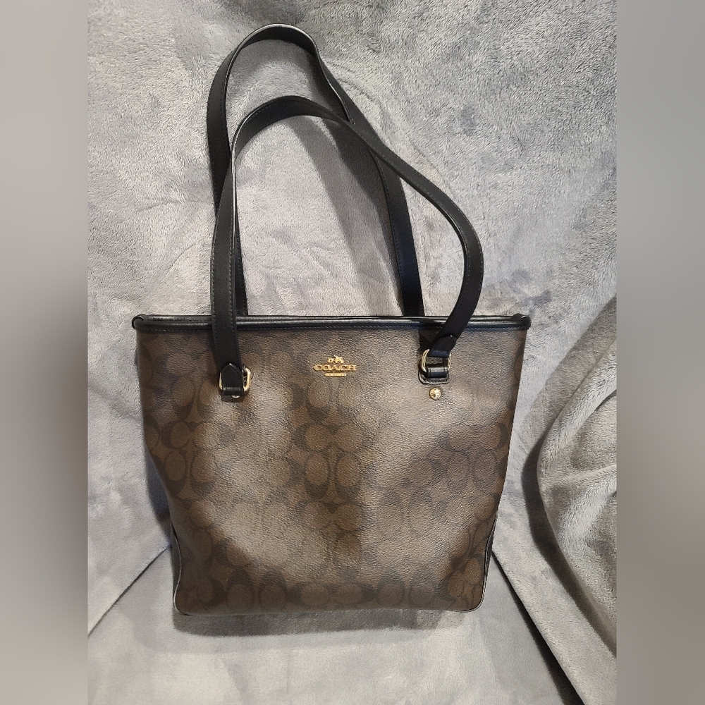Coach Signature Gallery Tote